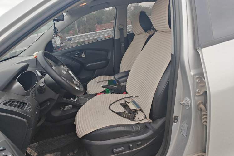 Used Hyundai ix35 2010 2.4L Automatic 4x4 GLS Navigation Edition Left Front Seat