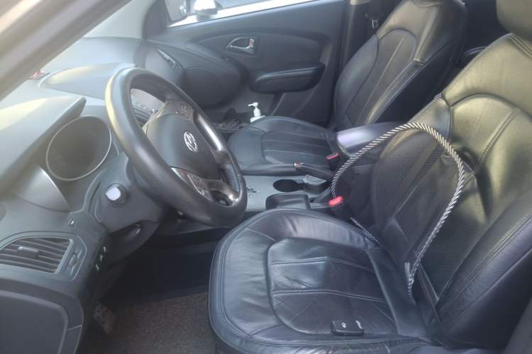 Used Hyundai ix35 2010 2.0L Automatic 4x4 Premium GLS Trim Left Front Seat