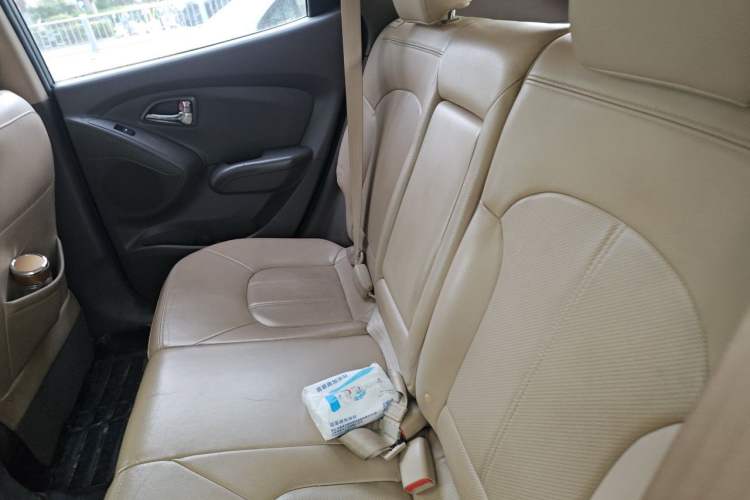 Used Hyundai ix35 2010 2.0L Automatic Two-Wheel Drive Elite Edition GLS Left Rear Seat