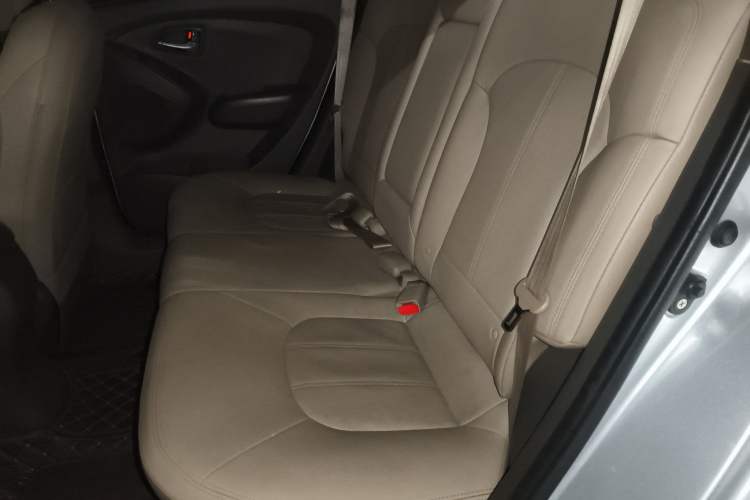 Used Hyundai ix35 2010 2.0L Automatic Two-Wheel Drive Elite Edition GLS Left Rear Seat