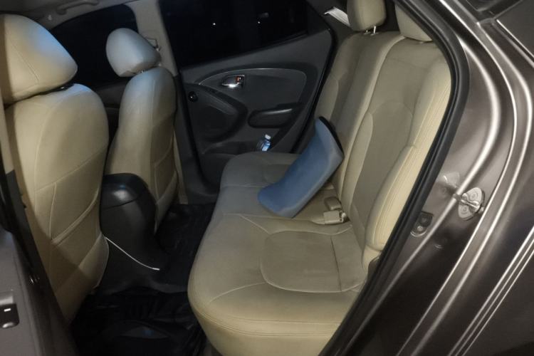Used Hyundai ix35 2010 2.0L Automatic Two-Wheel Drive New Edition GL Left Rear Seat
