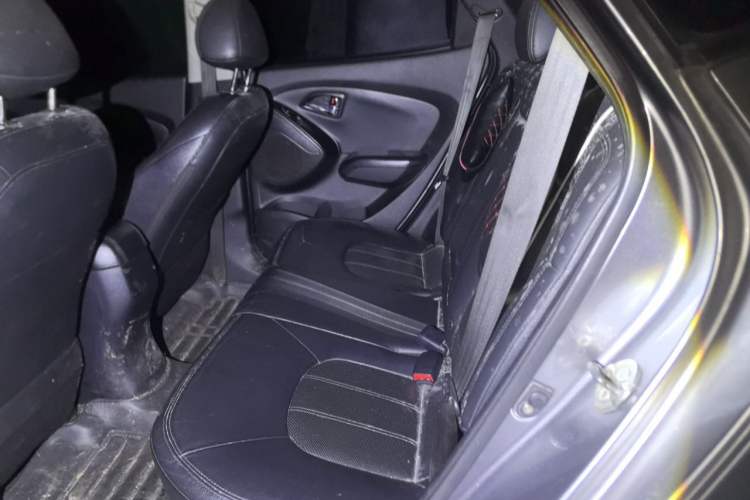Used Hyundai ix35 2010 2.0L Automatic Two-Wheel Drive Elite Edition GLS Left Rear Seat