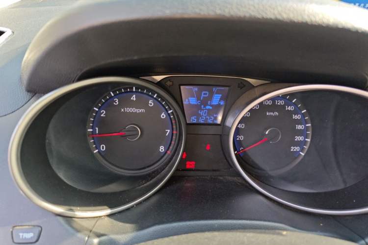 Used Hyundai ix35 2010 2.0L Automatic 4x4 Premium GLS Trim Odometer Close Up