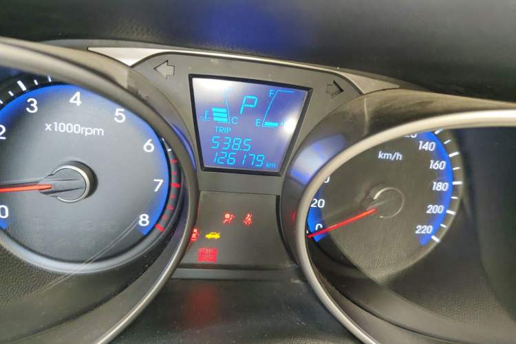 Used Hyundai ix35 2010 2.0L Automatic 4x4 Premium GLS Trim Odometer Close Up