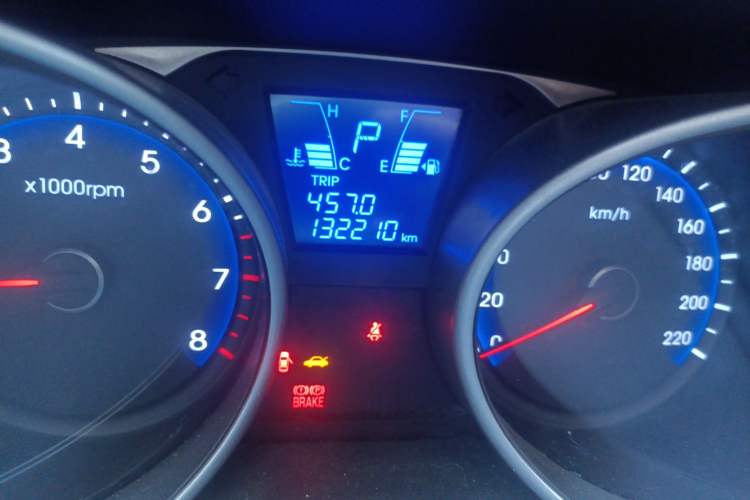 Used Hyundai ix35 2010 2.0L Automatic 4x4 Premium GLS Trim Odometer Close Up