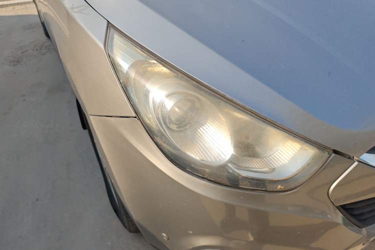 Used Hyundai ix35 2010 2.0L Automatic 4x4 Premium GLS Trim Right Front Headlight