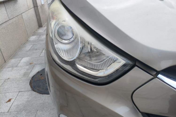 Used Hyundai ix35 2010 2.0L Automatic Two-Wheel Drive Elite Edition GLS Right Front Headlight