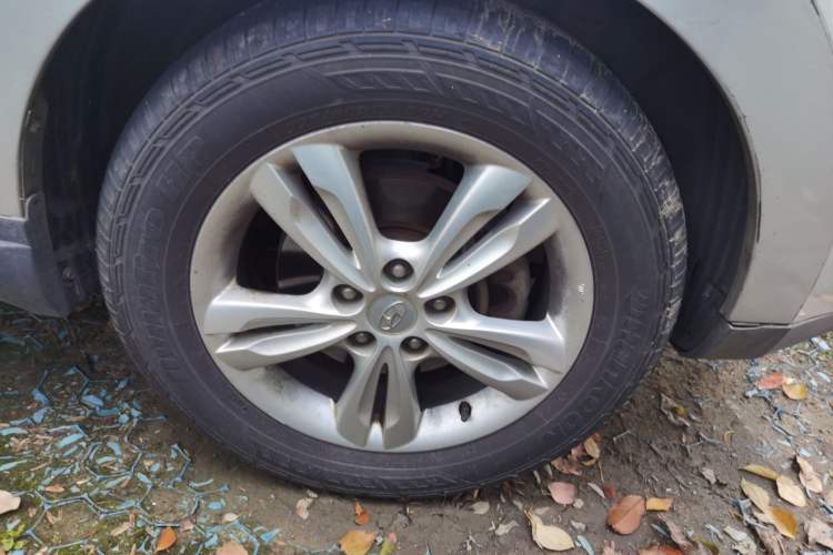 Used Hyundai ix35 2010 2.0L Automatic Two-Wheel Drive Elite Edition GLS Right Front Wheel Hub