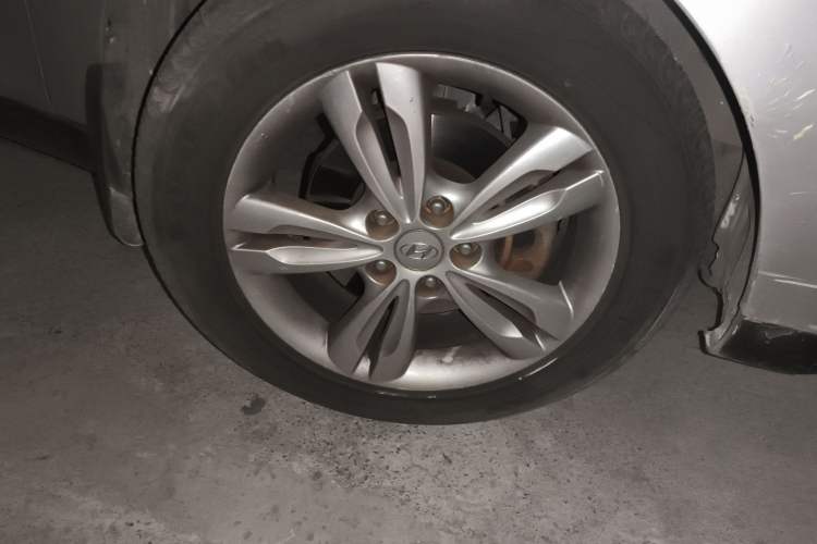 Used Hyundai ix35 2010 2.0L Automatic Two-Wheel Drive Elite Edition GLS Right Front Wheel Hub