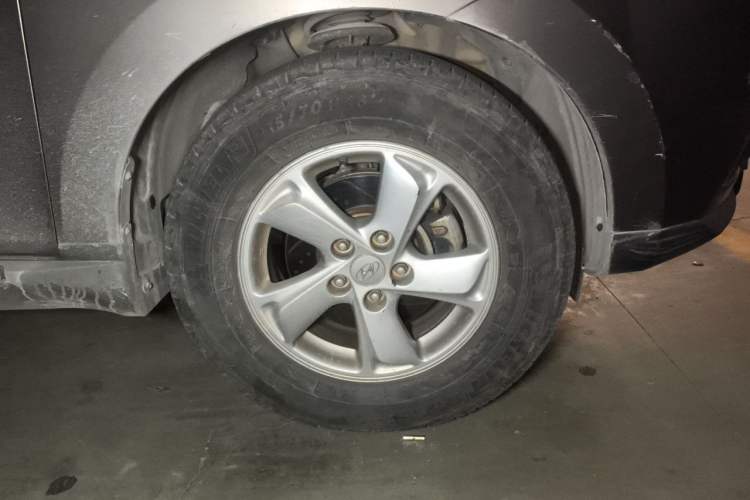 Used Hyundai ix35 2010 2.0L Automatic Two-Wheel Drive New Edition GL Right Front Wheel Hub