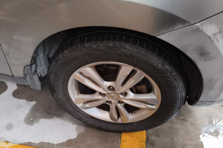 Used Hyundai ix35 2010 2.0L Automatic Two-Wheel Drive Elite Edition GLS Right Front Wheel Hub