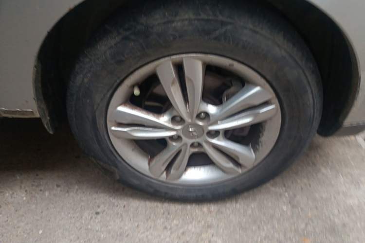 Used Hyundai ix35 2010 2.0L Automatic Two-Wheel Drive Elite Edition GLS Right Front Wheel Hub