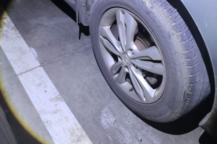 Used Hyundai ix35 2010 2.0L Automatic Two-Wheel Drive Elite Edition GLS Right Front Wheel Hub