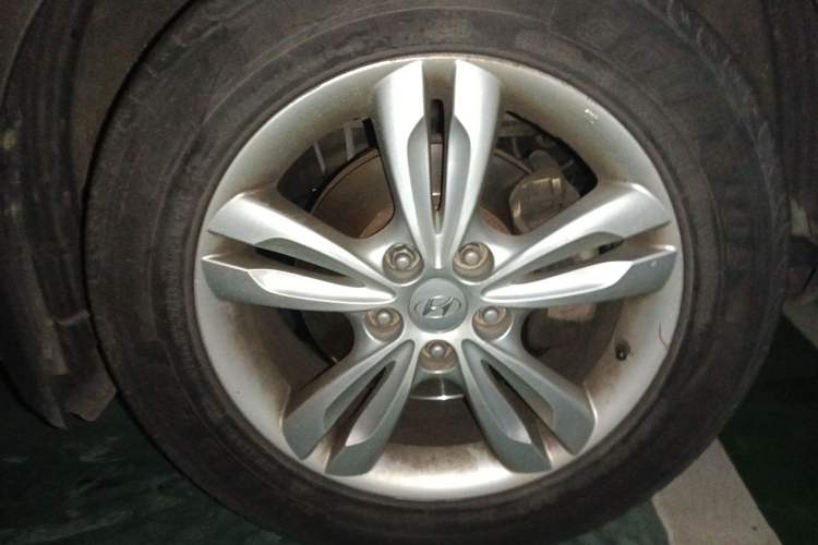 Used Hyundai ix35 2010 2.0L Automatic Two-Wheel Drive Elite Edition GLS Right Front Wheel Hub
