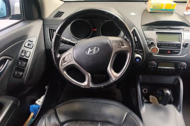 Used Hyundai ix35 2010 2.4L Automatic 2WD Prestige GLS Trim Steering Wheel