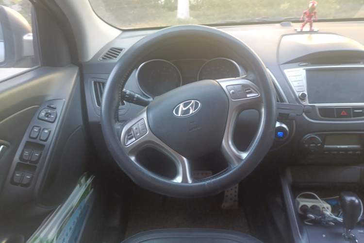Used Hyundai ix35 2010 2.0L Automatic 4x4 Premium GLS Trim Steering Wheel