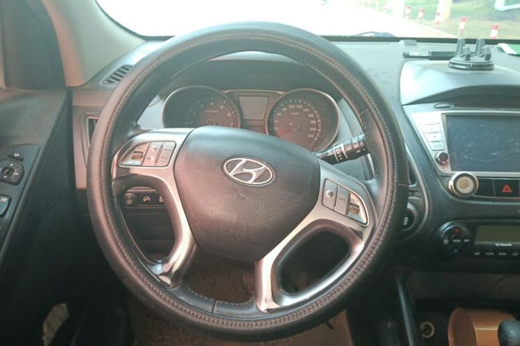 Used Hyundai ix35 2010 2.0L Automatic Two-Wheel Drive Elite Edition GLS Steering Wheel