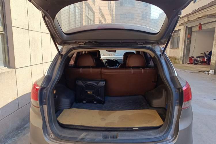 Used Hyundai ix35 2010 2.0L Automatic Two-Wheel Drive Elite Edition GLS Trunk