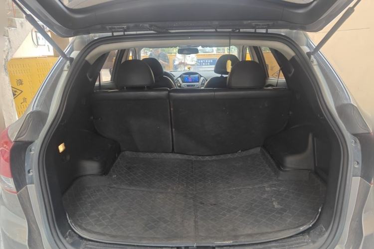 Used Hyundai ix35 2010 2.0L Automatic Two-Wheel Drive Elite Edition GLS Trunk