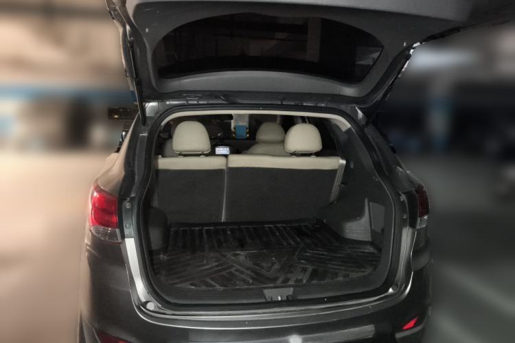 Used Hyundai ix35 2010 2.0L Automatic Two-Wheel Drive New Edition GL Trunk