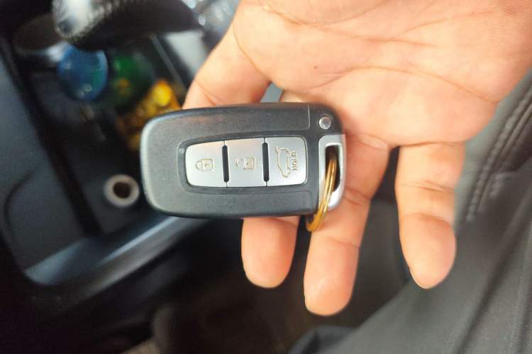 Used Hyundai ix35 2010 2.4L Automatic 2WD Prestige GLS Trim Vehicle Key