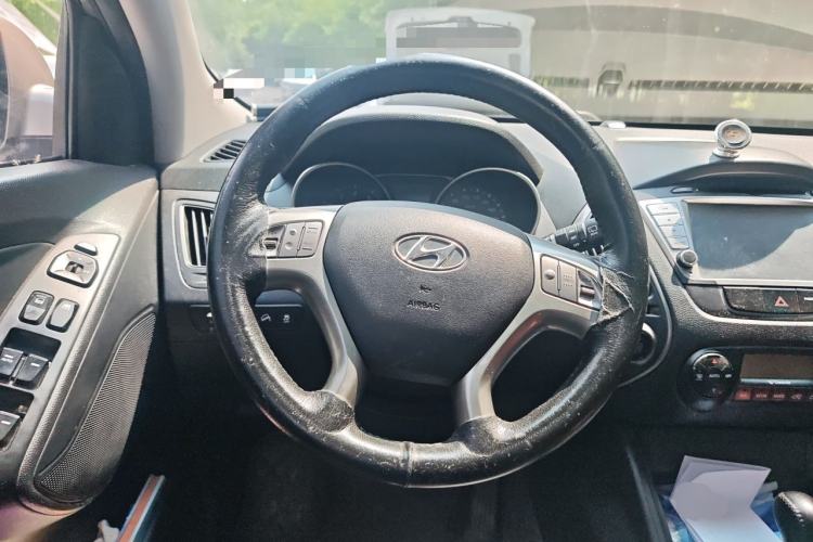 Used Hyundai ix35 2010 2.0L Automatic 4x4 Premium GLS Trim Steering Wheel
