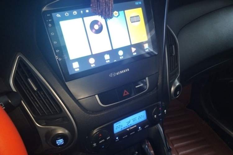 Used Hyundai ix35 2010 2.0L Automatic Two-Wheel Drive Elite Edition GLS Audio And AC Panel