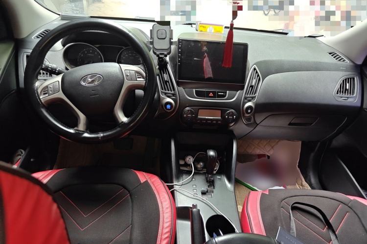 Used Hyundai ix35 2010 2.0L Automatic Two-Wheel Drive Elite Edition GLS Center Console