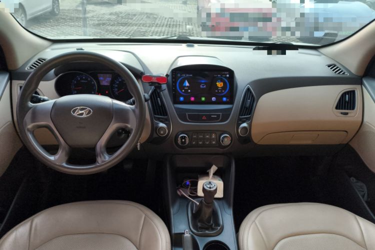 Used Hyundai ix35 2010 2.0L Manual Two-Wheel Drive New Edition GL Center Console