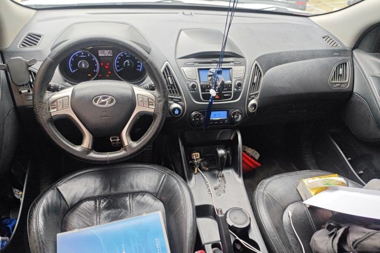 Used Hyundai ix35 2010 2.4L Automatic 2WD Prestige GLS Trim Center Console