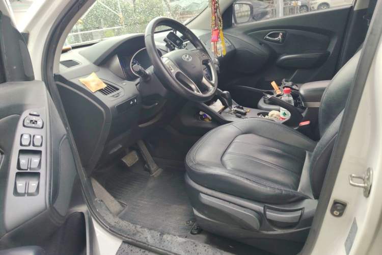 Used Hyundai ix35 2010 2.0L Automatic Two-Wheel Drive Elite Edition GLS Driver Seat