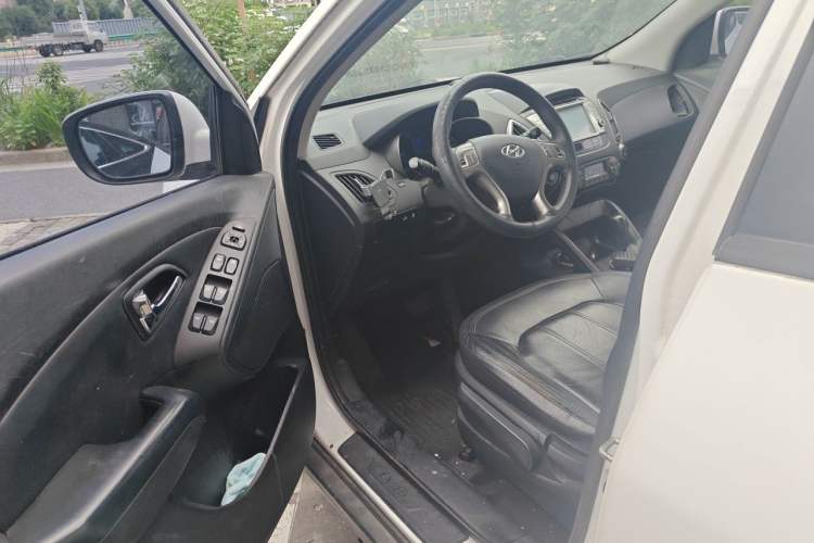 Used Hyundai ix35 2010 2.0L Automatic Two-Wheel Drive Elite Edition GLS Driver Seat