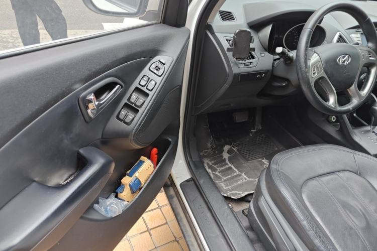Used Hyundai ix35 2010 2.0L Automatic Two-Wheel Drive Elite Edition GLS Driver Seat