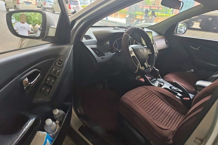 Used Hyundai ix35 2010 2.0L Automatic Two-Wheel Drive Elite Edition GLS Driver Seat