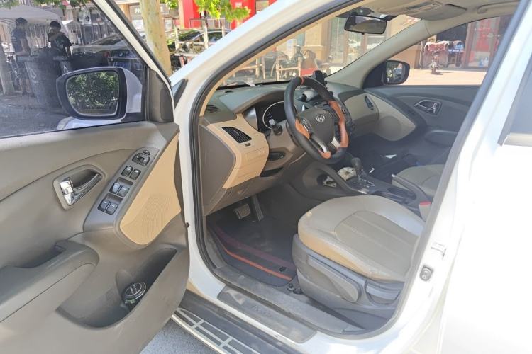Used Hyundai ix35 2010 2.0L Automatic Two-Wheel Drive Elite Edition GLS Driver Seat