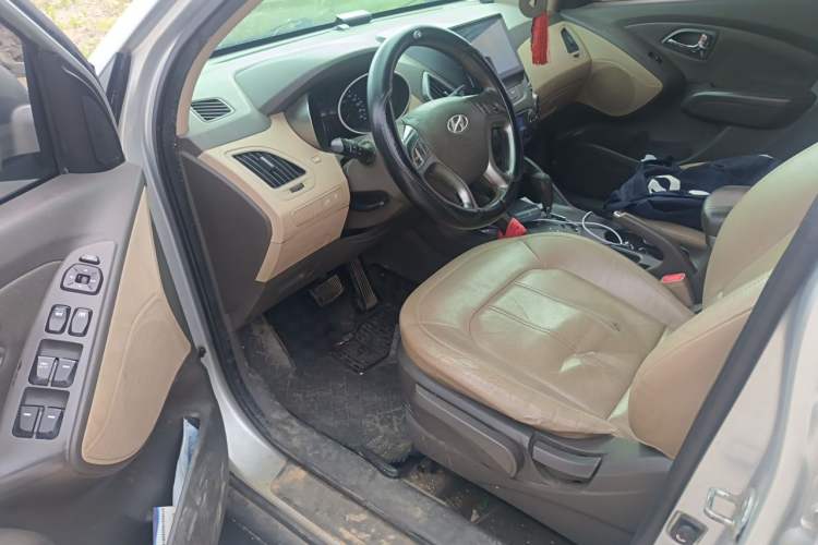 Used Hyundai ix35 2010 2.0L Automatic Two-Wheel Drive Elite Edition GLS Driver Seat