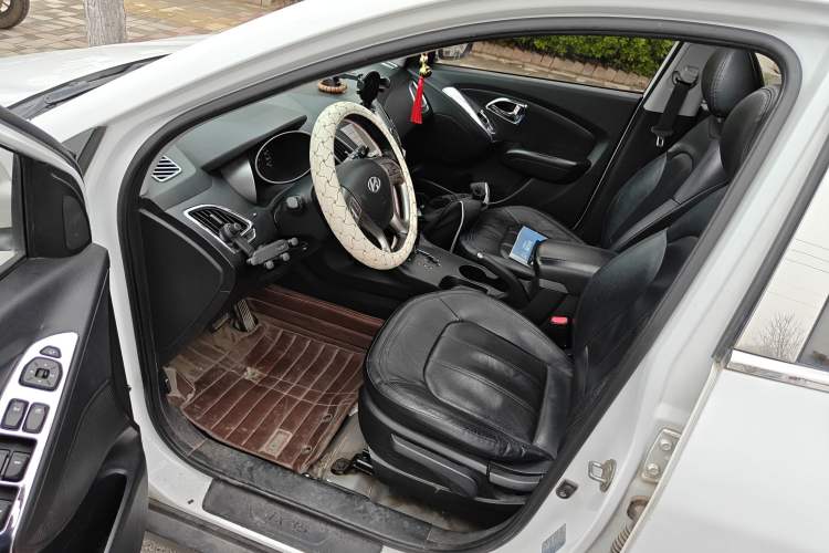Used Hyundai ix35 2010 2.0L Automatic Two-Wheel Drive Elite Edition GLS Driver Seat
