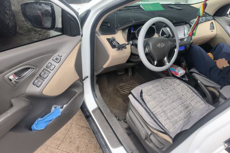 Used Hyundai ix35 2010 2.0L Automatic Two-Wheel Drive Elite Edition GLS Driver Seat