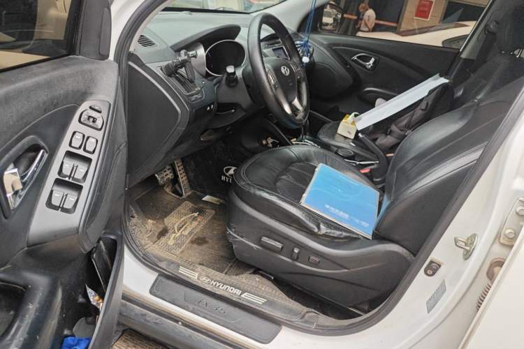 Used Hyundai ix35 2010 2.4L Automatic 2WD Prestige GLS Trim Driver Seat