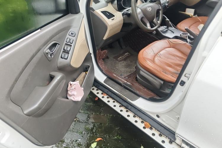 Used Hyundai ix35 2010 2.0L Automatic Two-Wheel Drive New Edition GL Driver Seat