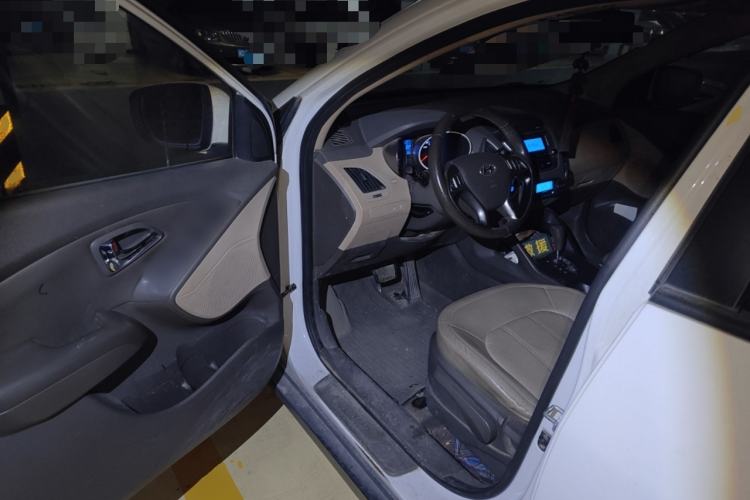 Used Hyundai ix35 2010 2.0L Automatic Two-Wheel Drive Elite Edition GLS Driver Seat