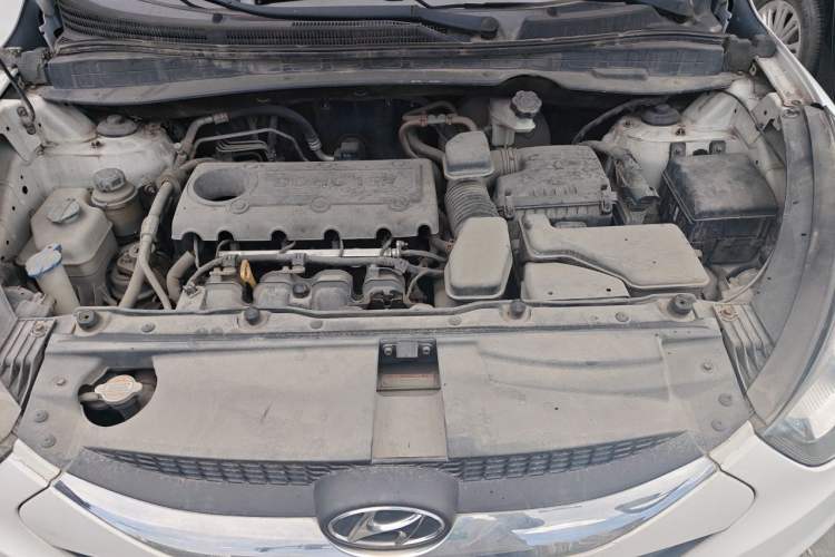 Used Hyundai ix35 2010 2.0L Automatic Two-Wheel Drive Elite Edition GLS Engine Bay