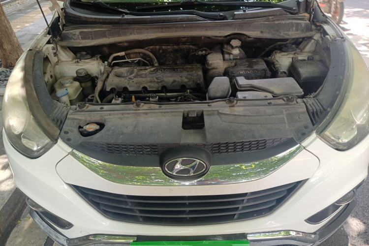 Used Hyundai ix35 2010 2.0L Automatic Two-Wheel Drive Elite Edition GLS Engine Bay