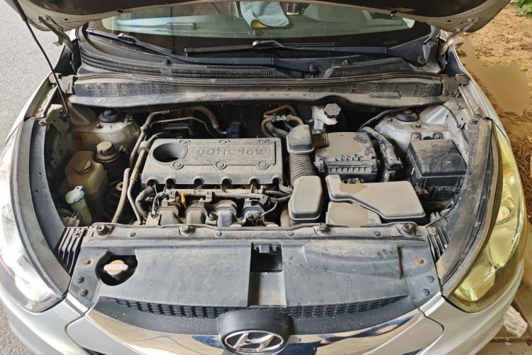 Used Hyundai ix35 2010 2.0L Automatic Two-Wheel Drive Elite Edition GLS Engine Bay
