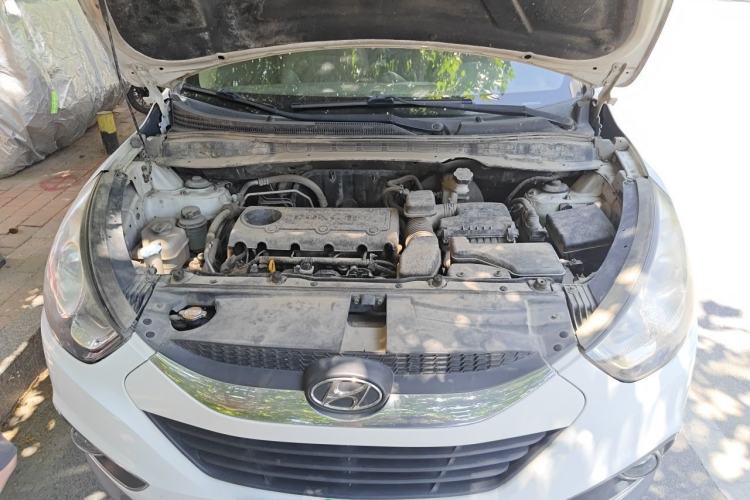 Used Hyundai ix35 2010 2.0L Automatic Two-Wheel Drive Elite Edition GLS Engine Bay