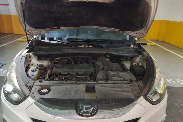 Used Hyundai ix35 2010 2.0L Automatic Two-Wheel Drive Elite Edition GLS Engine Bay