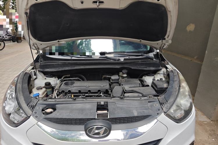 Used Hyundai ix35 2010 2.0L Automatic Two-Wheel Drive Elite Edition GLS Engine Bay