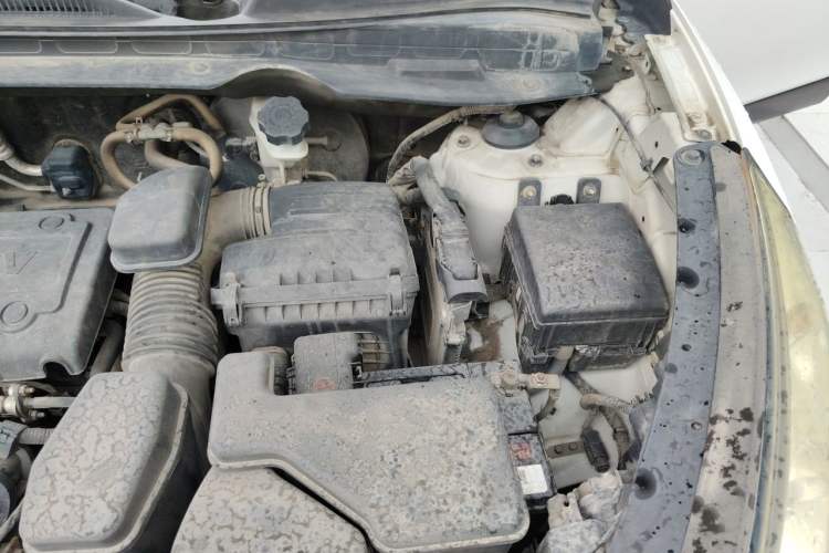 Used Hyundai ix35 2010 2.0L Automatic Two-Wheel Drive Elite Edition GLS Engine Bay Left