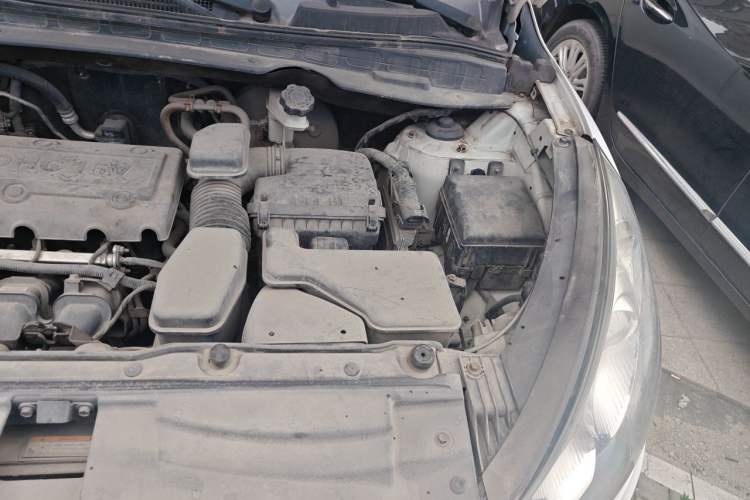 Used Hyundai ix35 2010 2.0L Automatic Two-Wheel Drive Elite Edition GLS Engine Bay Left