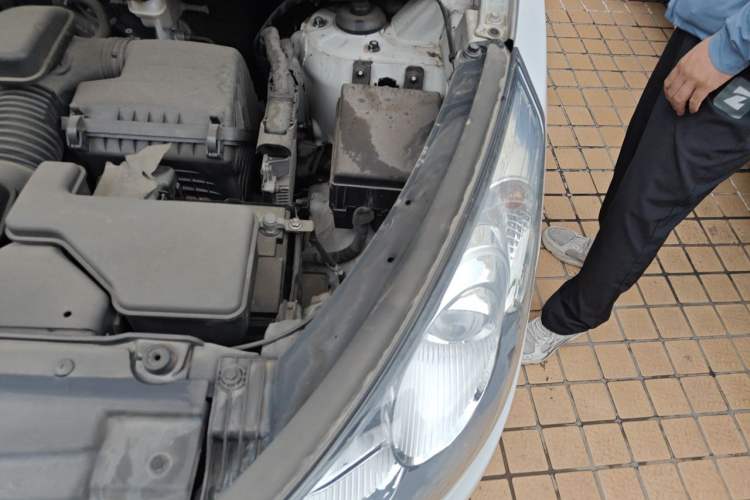 Used Hyundai ix35 2010 2.0L Automatic Two-Wheel Drive Elite Edition GLS Engine Bay Left